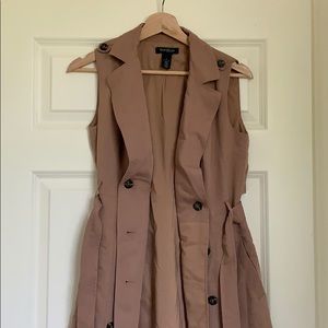 Sleeveless trench coat - size 0